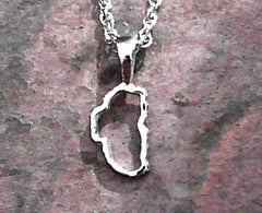 Small 14 Karat White Gold Lake Tahoe Outline Pendant.
MEASURES 1/2 OF