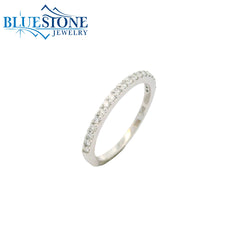 14KWG Shared Prong Diamond Band - Size 6.