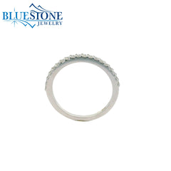 14KWG Shared Prong Diamond Band - Size 6.