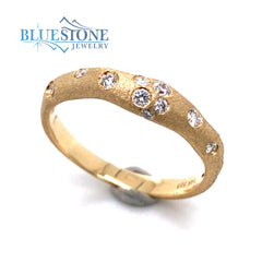 14 Karat Yellow Gold Ring with 11 Round Diamonds at 0.21 Total Carat W