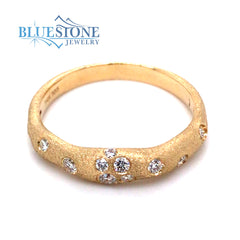 14 Karat Yellow Gold Ring with 11 Round Diamonds at 0.21 Total Carat W