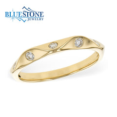 14kt Yellow Gold Ring with Diamonds- Size 7