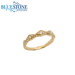 14KYG Diamond Shaped Ring w/Diamonds - Sz. 7