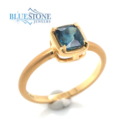 14K Yellow Gold Ring with a 0.89 Carat Teal Blue Green Sapphire - Size 6.25
