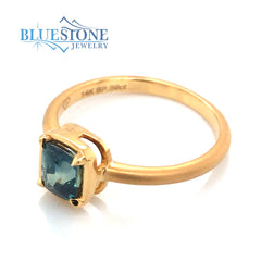 14K Yellow Gold Ring with a 0.89 Carat Teal Blue Green Sapphire - Size 6.25