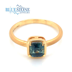 14K Yellow Gold Ring with a 0.89 Carat Teal Blue Green Sapphire - Size 6.25
