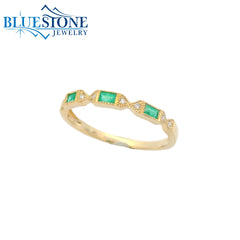 14KYG Ring w/ Emeralds & Diamonds - Sz. 7