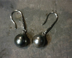 Sterling Silver Wire Earrings w/ Grey Tahitian Pearls