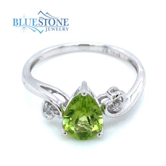 14K White Gold Peridot Ring w/ Diamonds (Size 7)